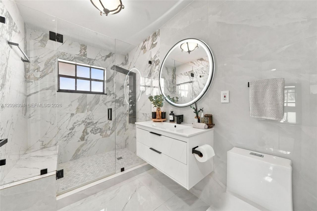 8936 NW 150th Ter, Miami Lakes, FL 33018 Photo