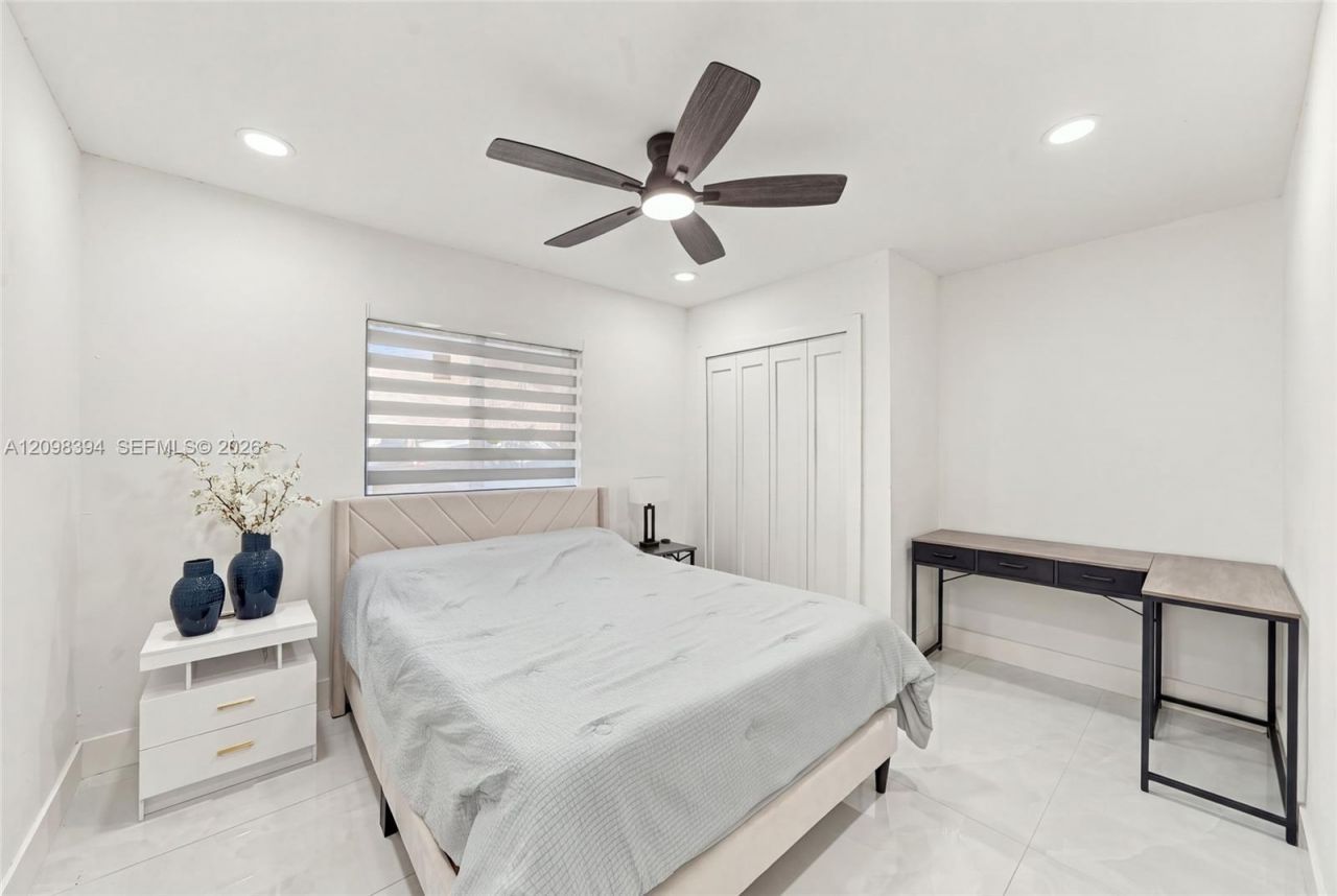 8936 NW 150th Ter, Miami Lakes, FL 33018 Photo