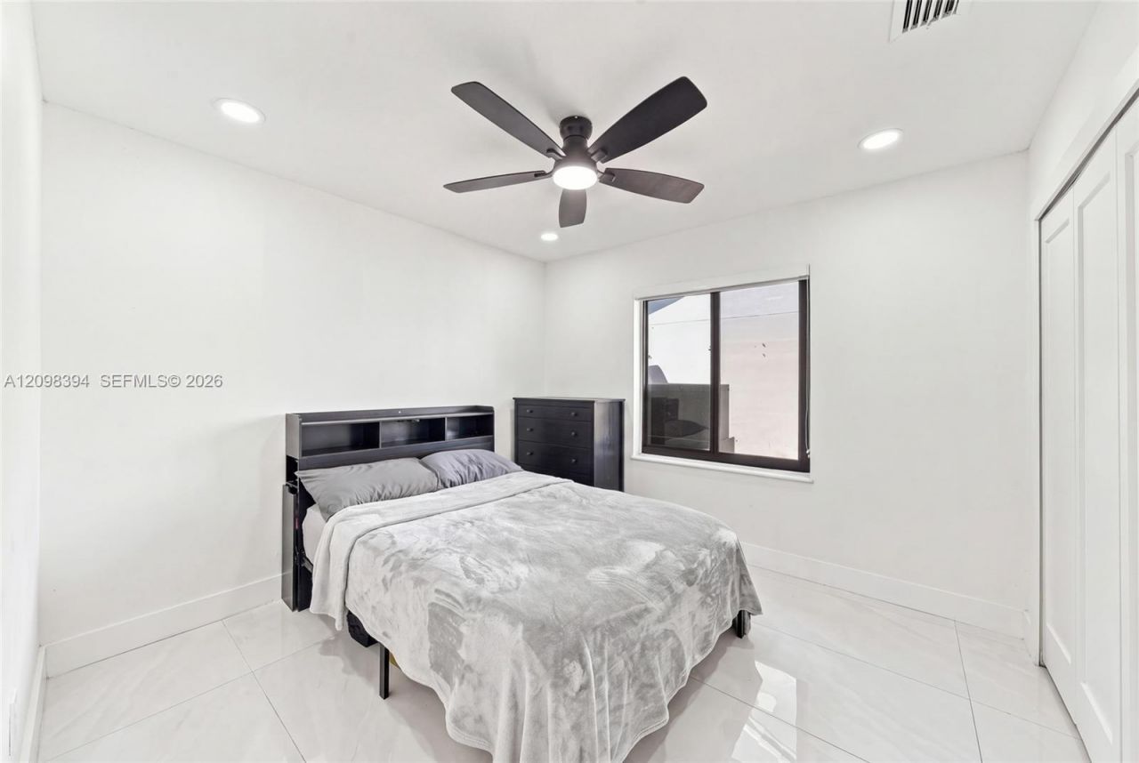 8936 NW 150th Ter, Miami Lakes, FL 33018 Photo
