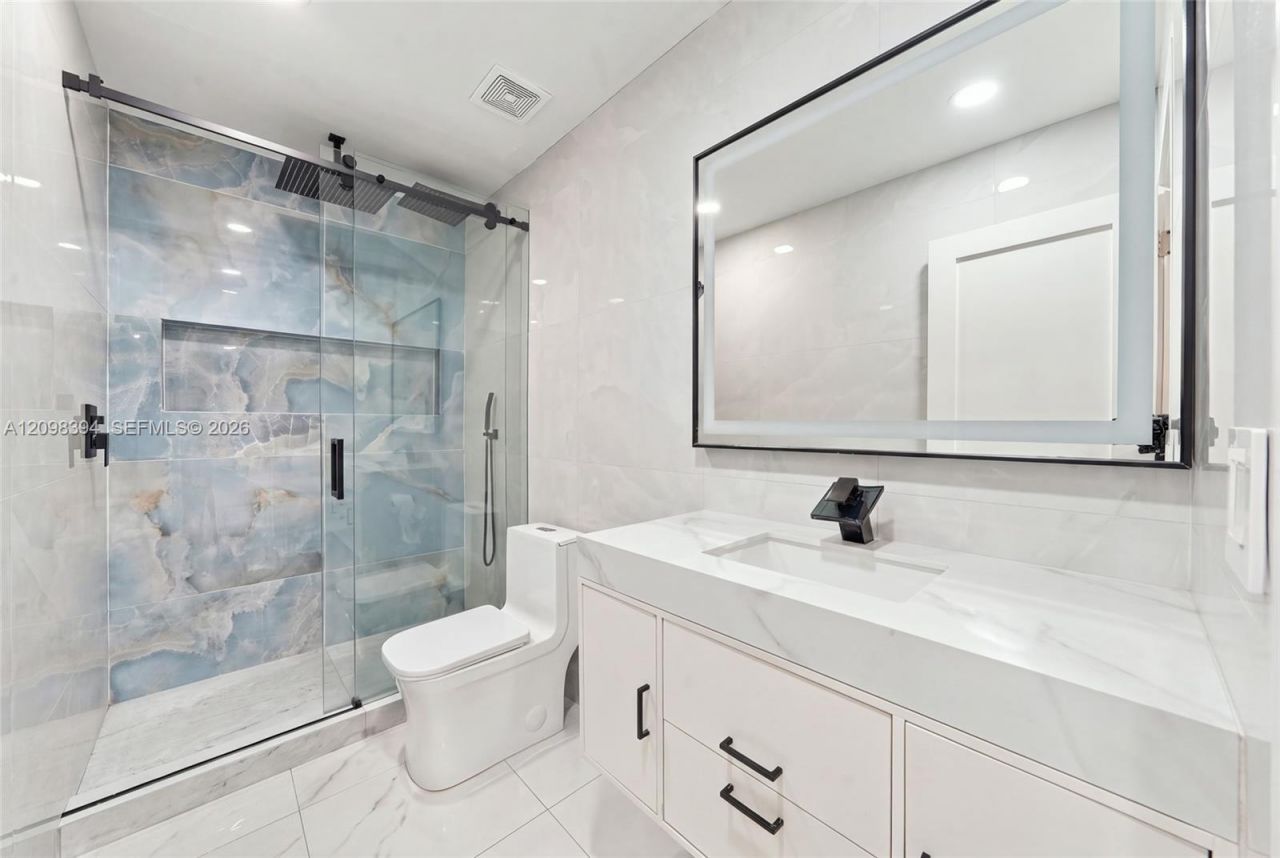 8936 NW 150th Ter, Miami Lakes, FL 33018 Photo