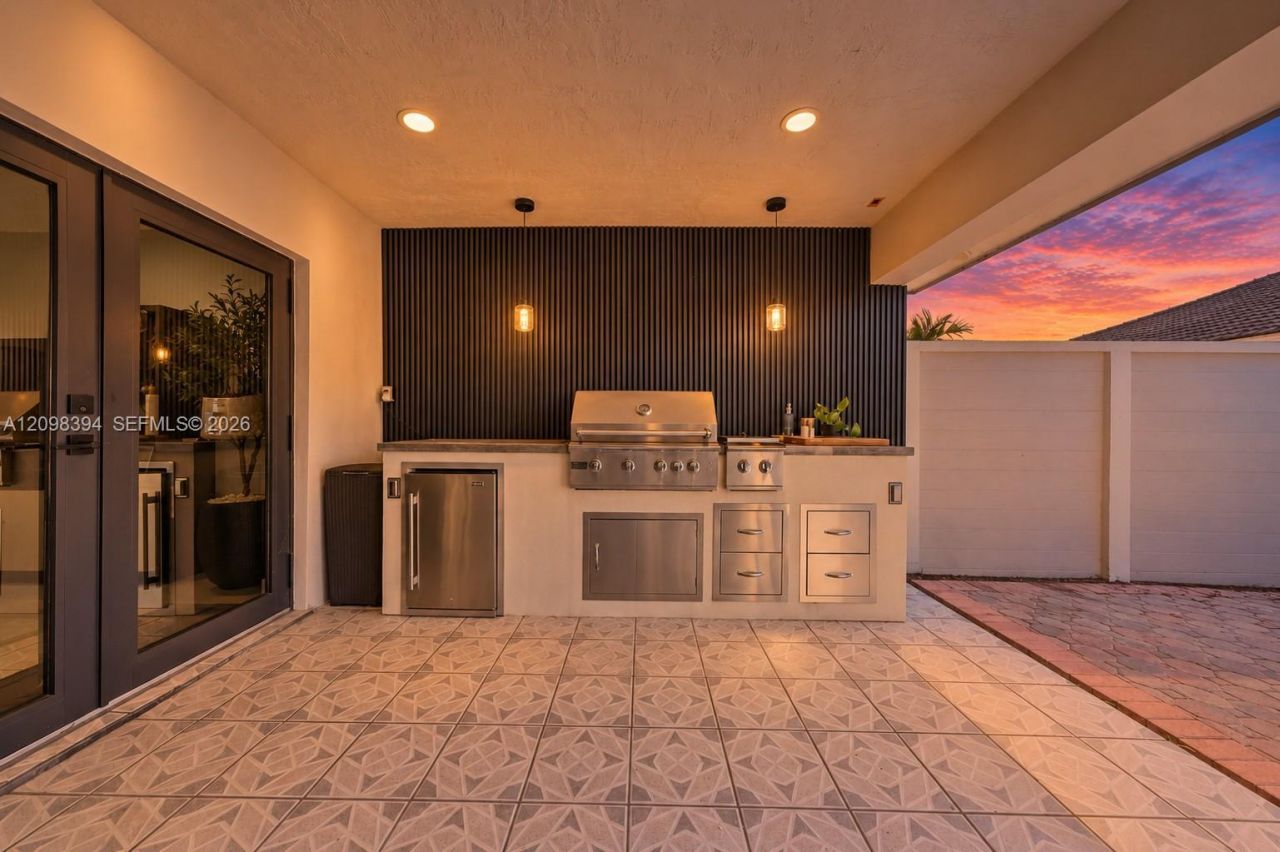 8936 NW 150th Ter, Miami Lakes, FL 33018 Photo