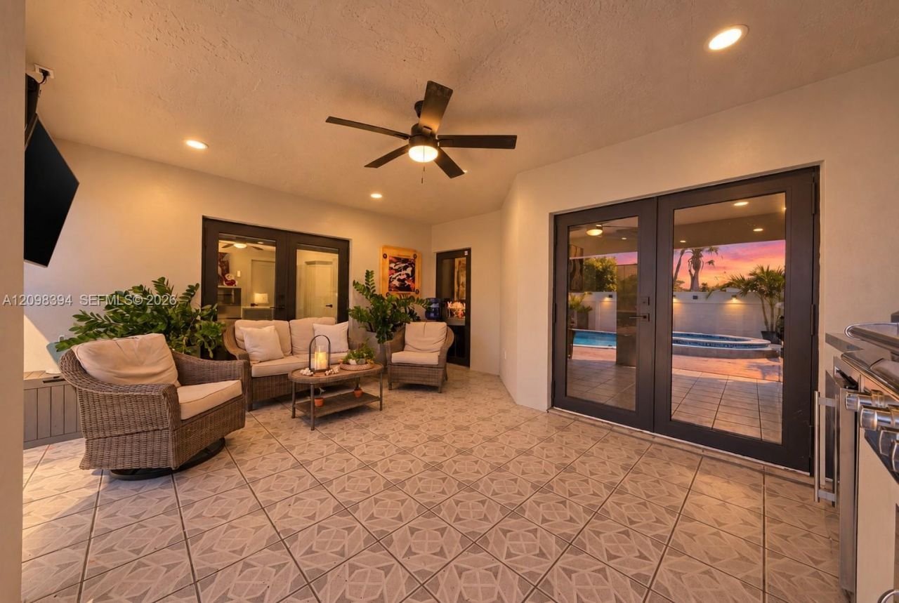 8936 NW 150th Ter, Miami Lakes, FL 33018 Photo