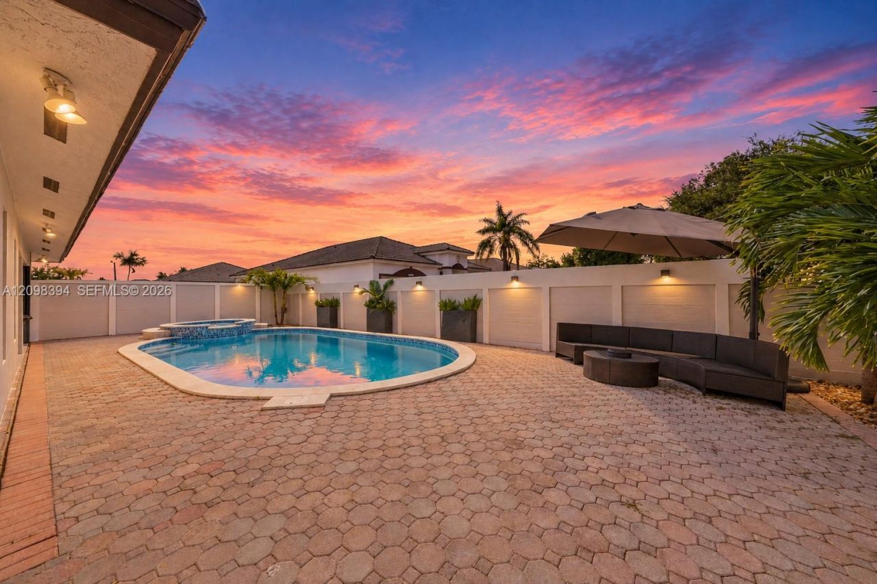 8936 NW 150th Ter, Miami Lakes, FL 33018 Photo