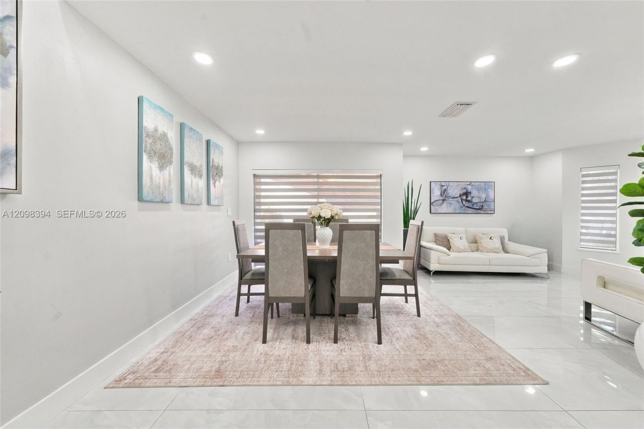 8936 NW 150th Ter, Miami Lakes, FL 33018 Photo