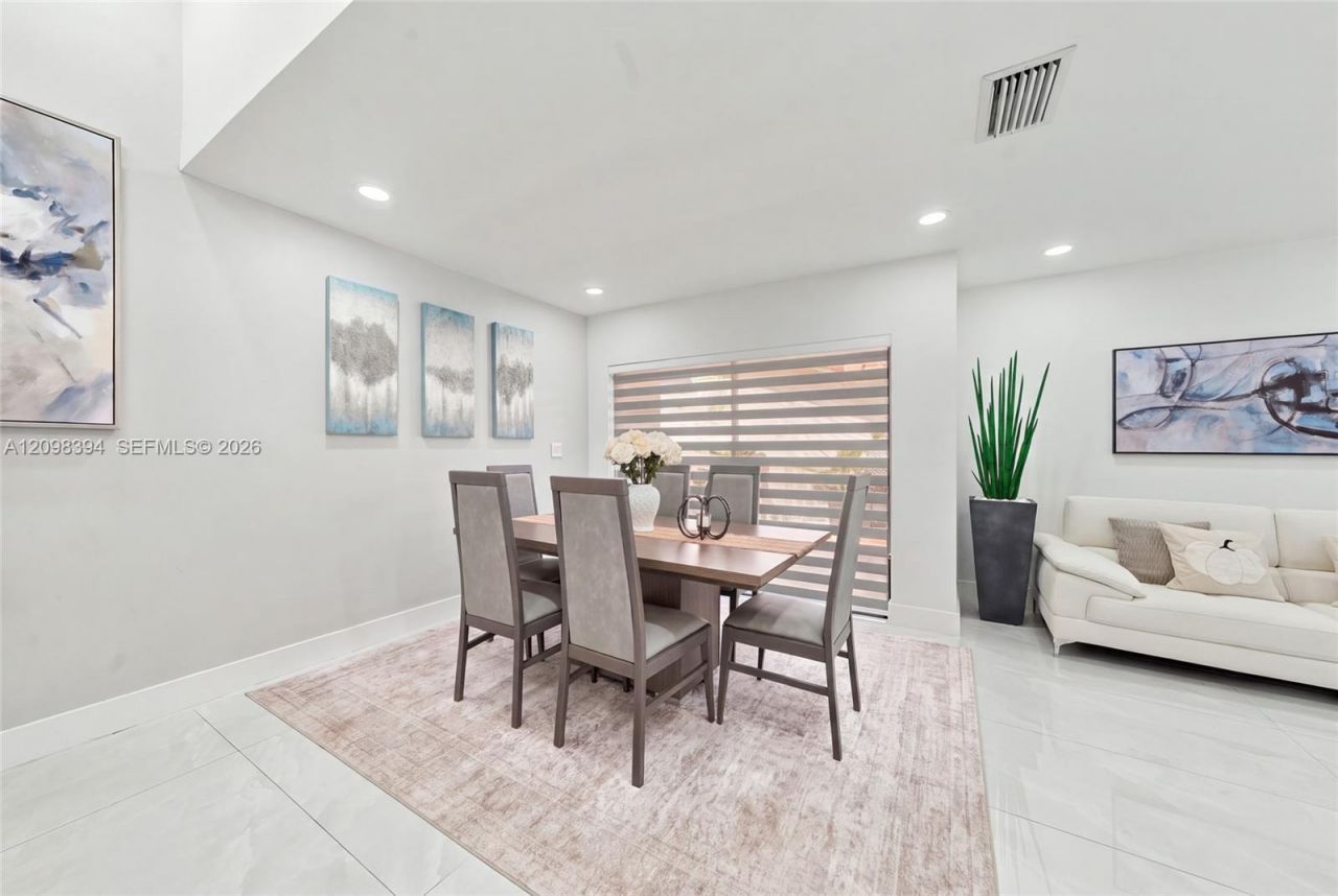 8936 NW 150th Ter, Miami Lakes, FL 33018 Photo