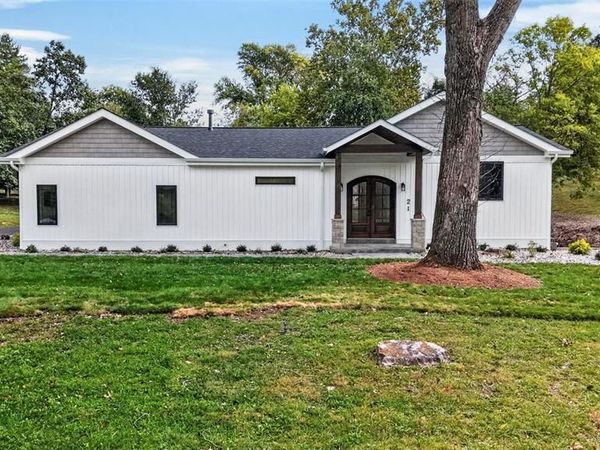 21 Balcon Estate, Creve Coeur, MO 63141