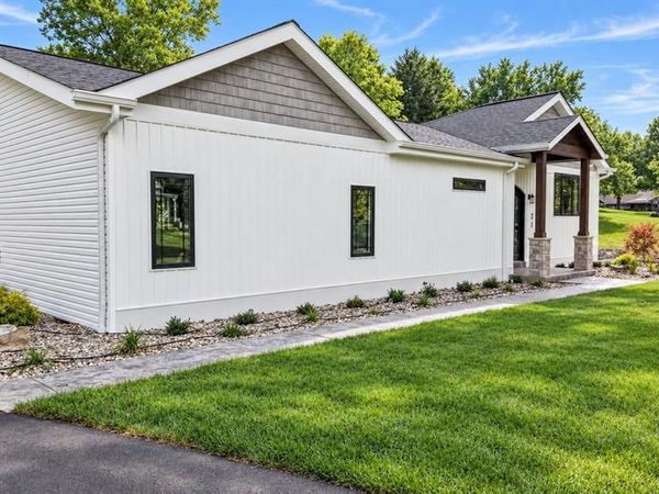 21 Balcon Estate, Creve Coeur, MO 63141