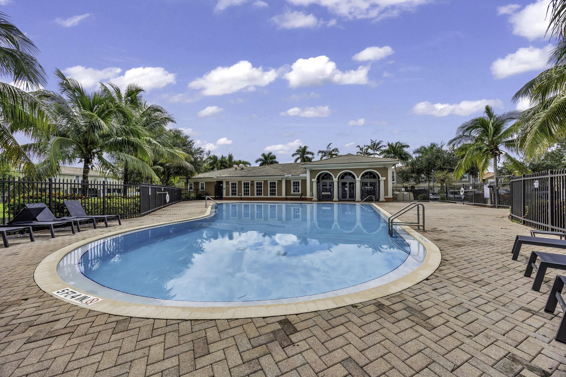 5933 Manchester Way, Unit 5933, Tamarac, FL 33321 Photo