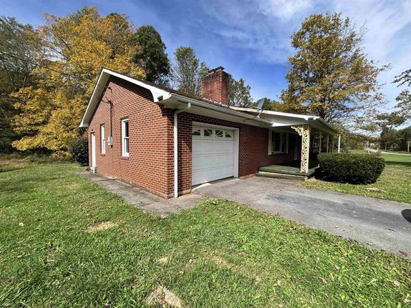 2031 Morgantown Pike, Belington, WV 26250