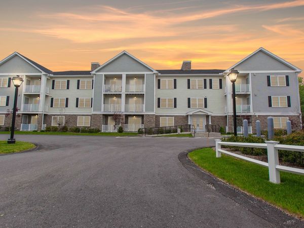 21 Messenger Street, Unit 203, Plainville, MA 02762