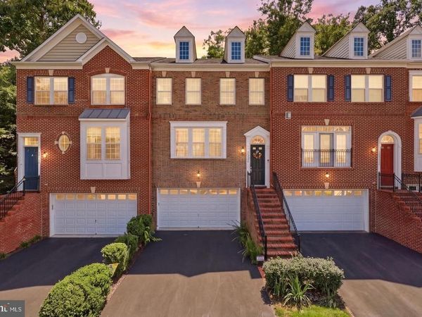 20200 CENTER BROOK SQUARE, STERLING, VA 20165