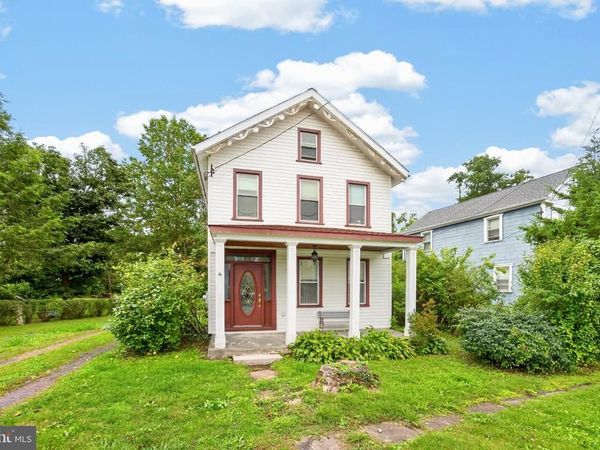 16 HILLTOWN PIKE, LINE LEXINGTON, PA 18932