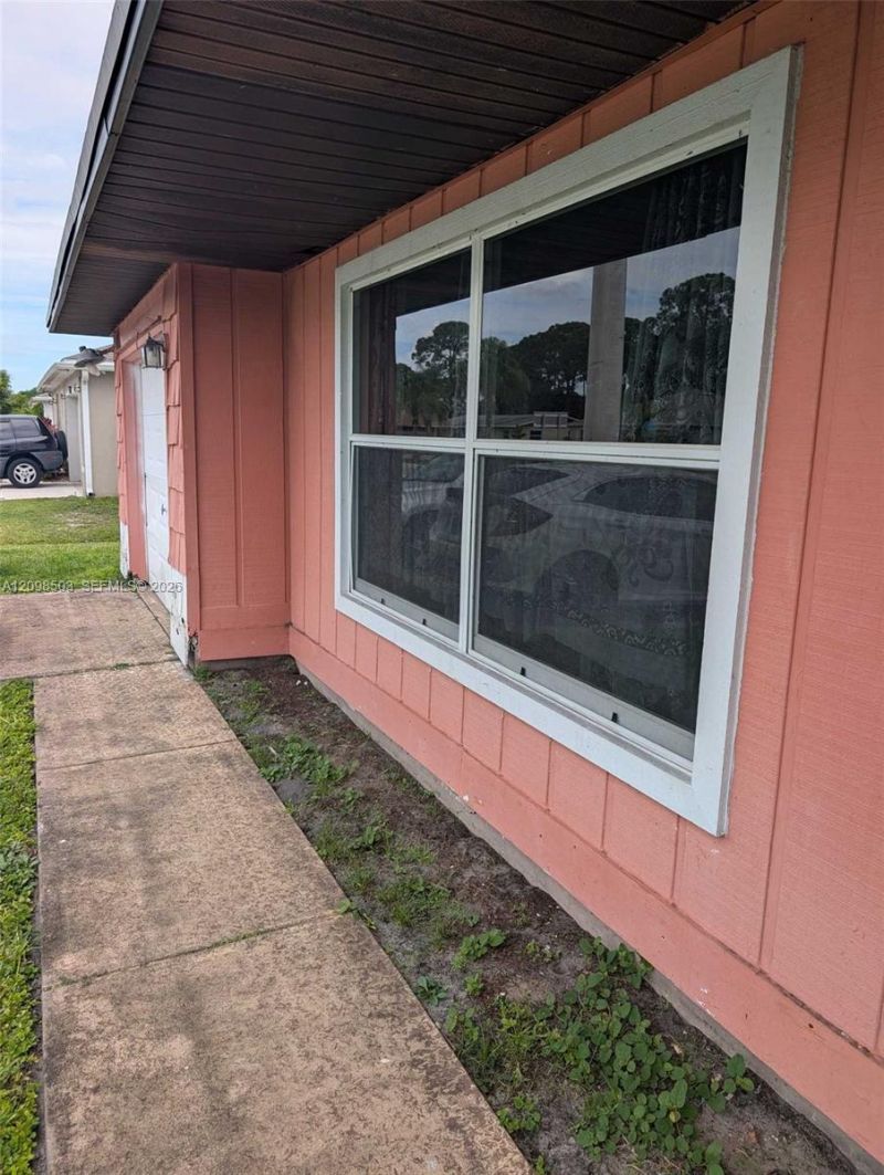 1687 SE Floresta Drive Se, Saint Lucie West, FL 34983 Photo