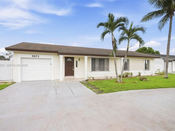 6671 NW 199th St , Hialeah, FL 33015