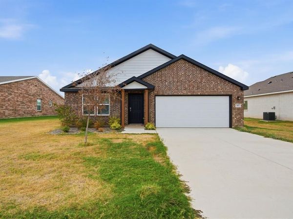 417 Jameson Street, Springtown, TX 76082