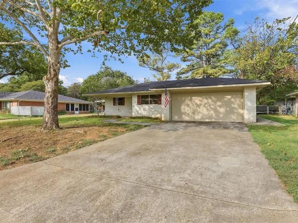 1111 Elmwood Street, Gainesville, TX 76240