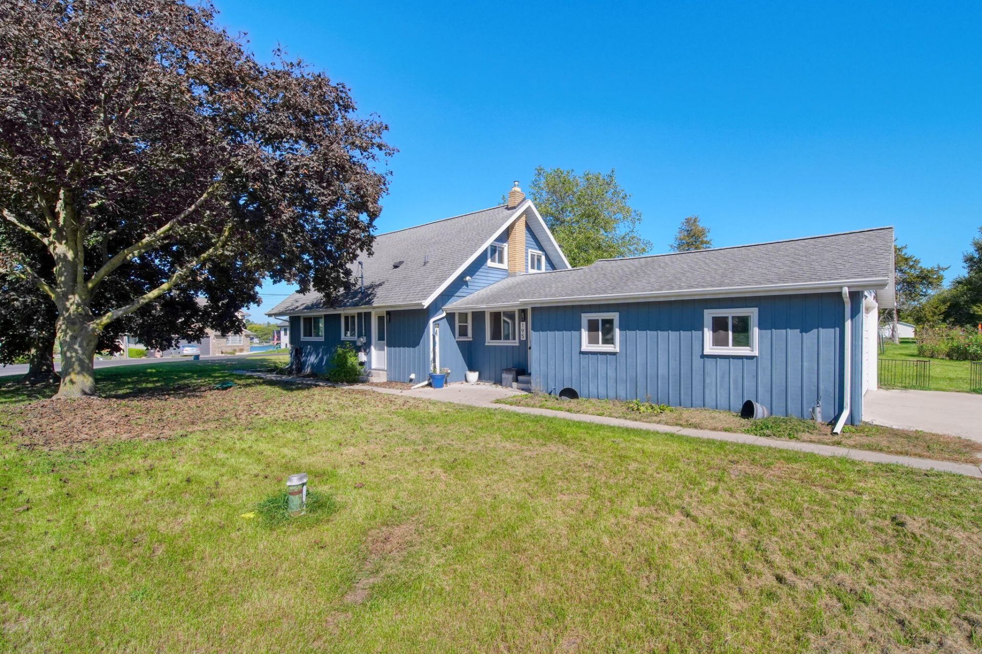 195 Southern Shores Drive, Brooklyn, MI 49230 Main Photo