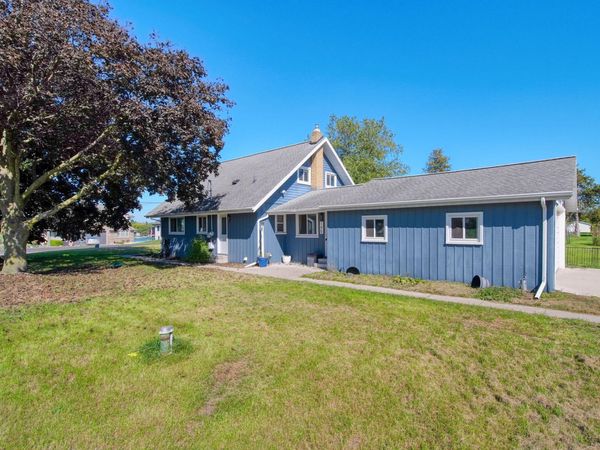 195 Southern Shores Drive, Brooklyn, MI 49230