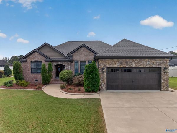 240 Creekside Circle, Gadsden, AL 35901