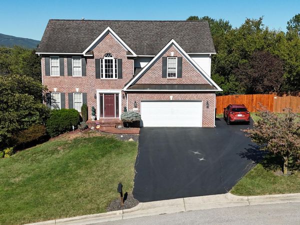 1714 High Gate LN, Salem, VA 24153