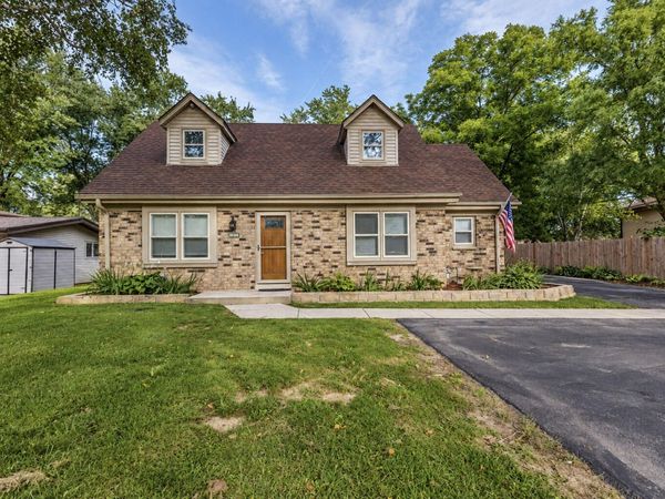 10166 S Nicholson Rd, Oak Creek, WI 53154