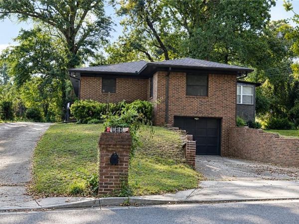 933 Rowland Street , Clarkston, GA 30021