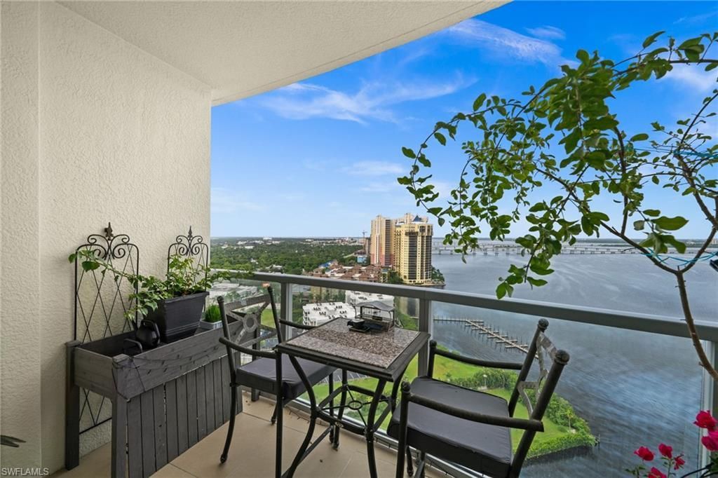 3000 Oasis Grand Blvd, Unit 2105, Fort Myers, FL 33916 Photo