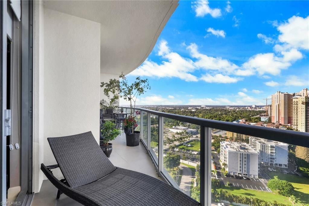 3000 Oasis Grand Blvd, Unit 2105, Fort Myers, FL 33916 Photo