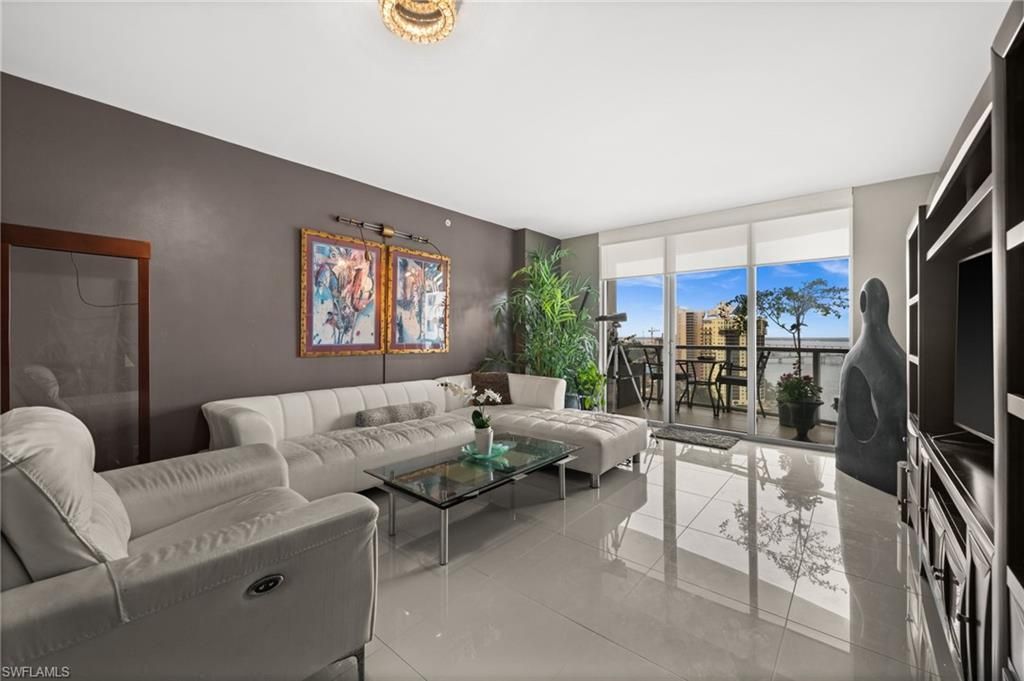 3000 Oasis Grand Blvd, Unit 2105, Fort Myers, FL 33916 Photo