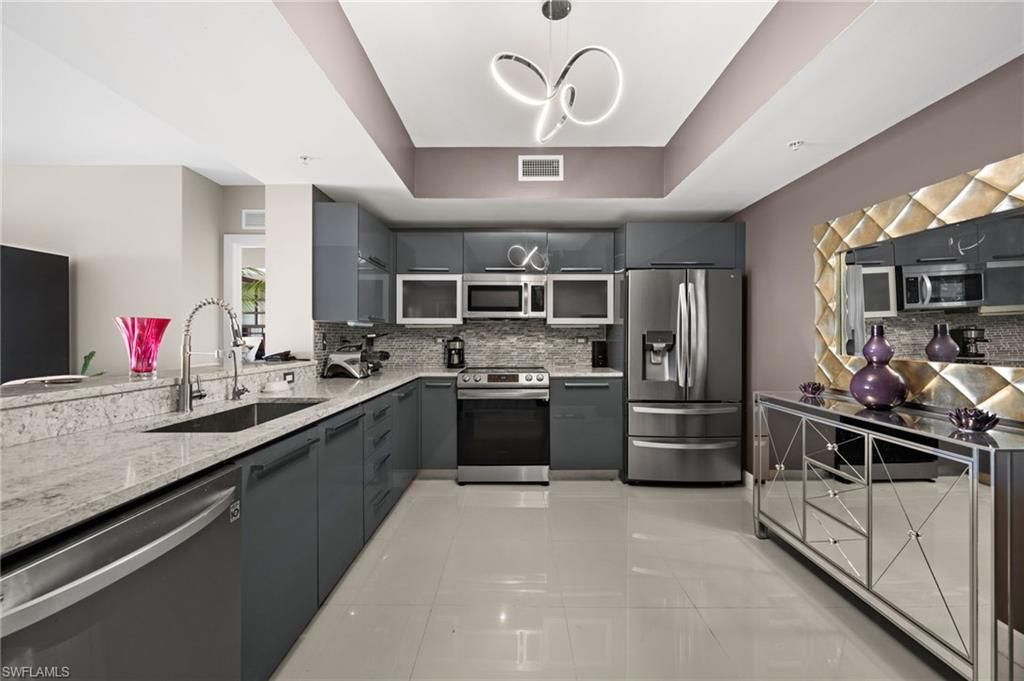 3000 Oasis Grand Blvd, Unit 2105, Fort Myers, FL 33916 Photo