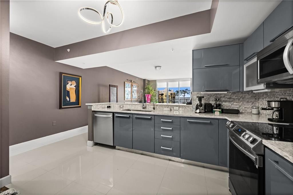 3000 Oasis Grand Blvd, Unit 2105, Fort Myers, FL 33916 Photo