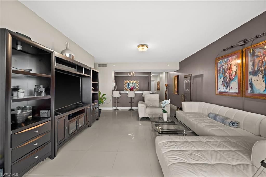 3000 Oasis Grand Blvd, Unit 2105, Fort Myers, FL 33916 Photo