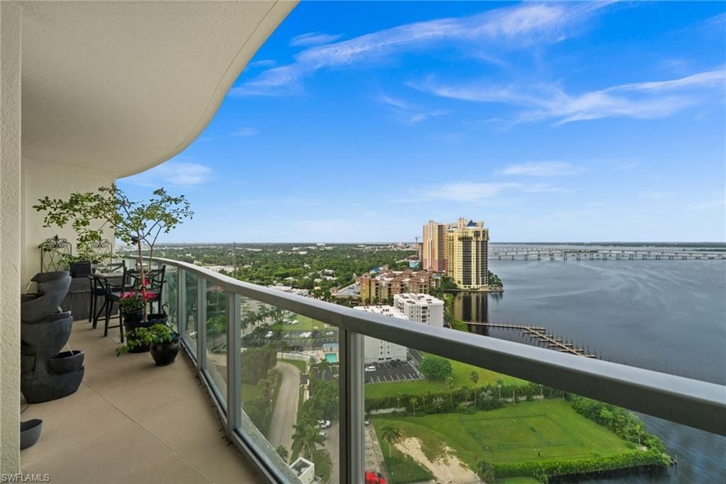 3000 Oasis Grand Blvd, Unit 2105, Fort Myers, FL 33916 Photo