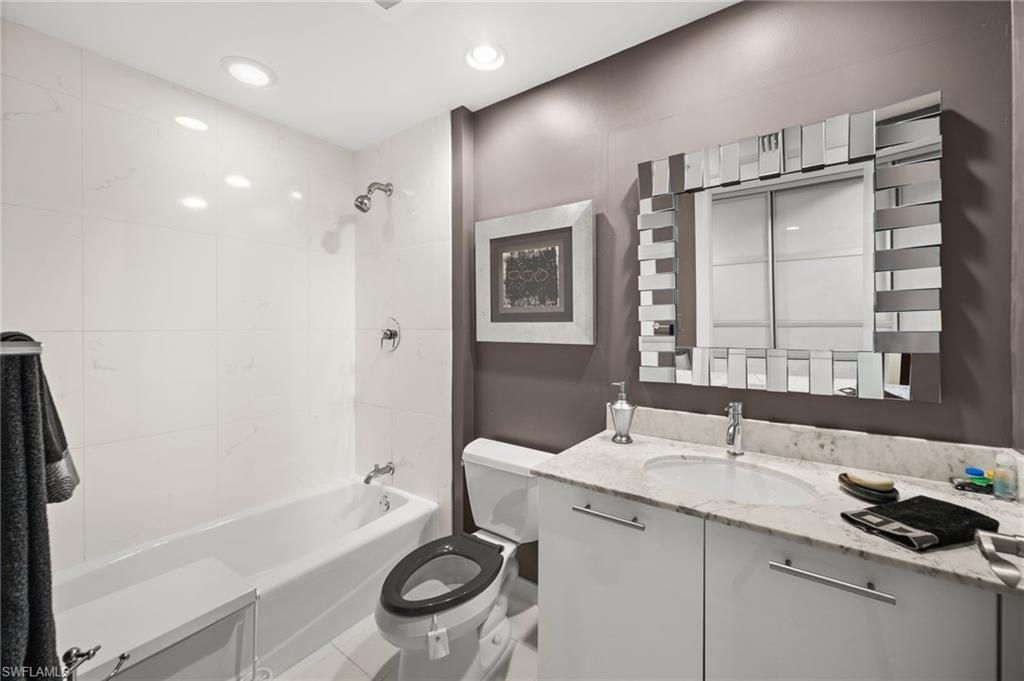 3000 Oasis Grand Blvd, Unit 2105, Fort Myers, FL 33916 Photo