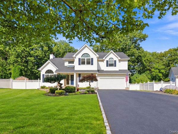 5 Aspatuck Court, Commack, NY 11725