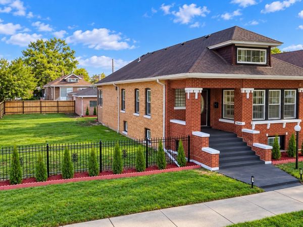 7649 S Luella Avenue, Chicago, IL 60649