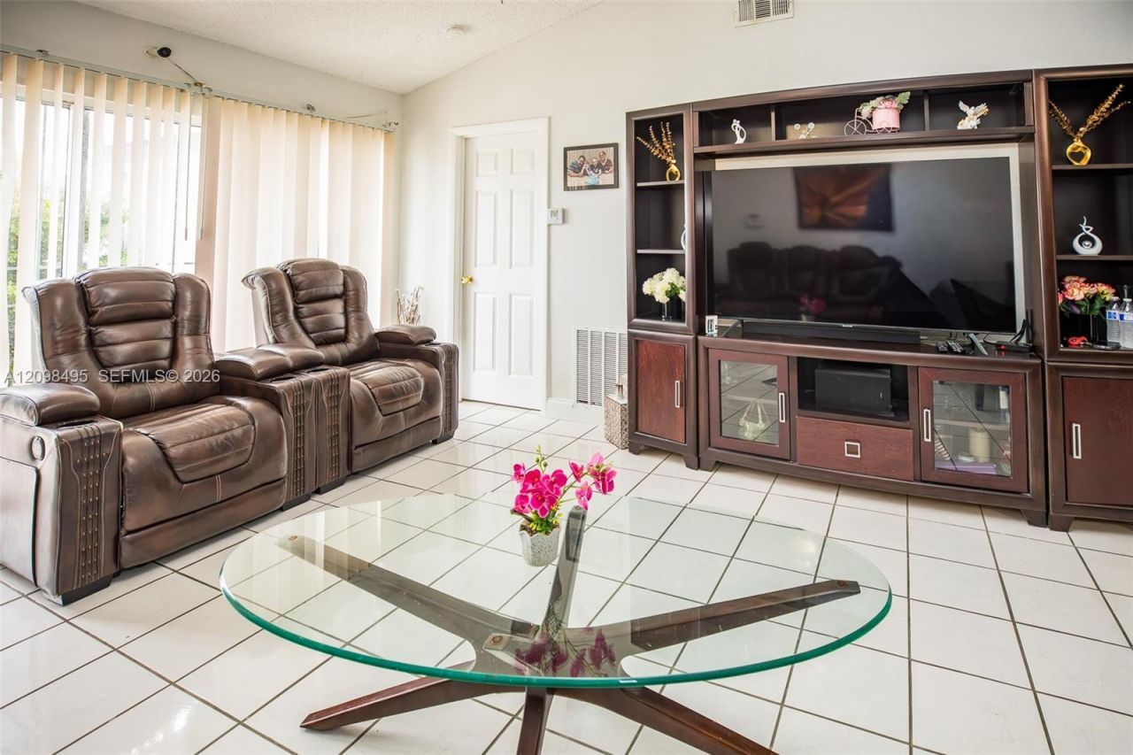 3346 NW 203rd St, Miami Gardens, FL 33056 Photo
