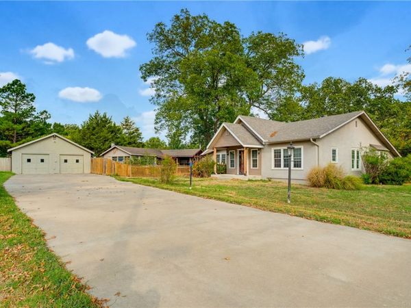 302 S Dogwood Street, Siloam Springs, AR 72761