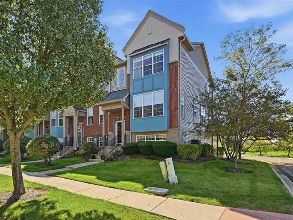 1671 Station Park Drive , Grayslake, IL 60030