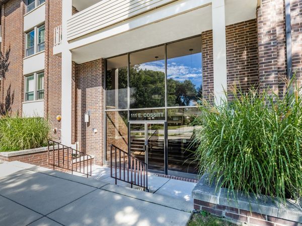 111 E Cossitt Avenue, Unit 206, La Grange, IL 60525