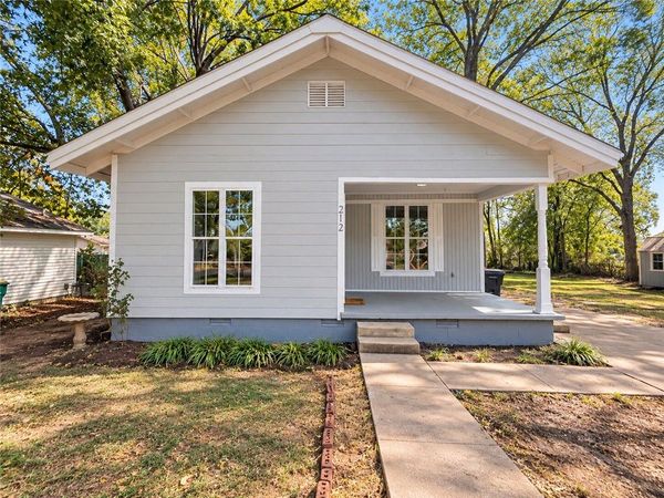 212 E E Street, Russellville, AR 72801