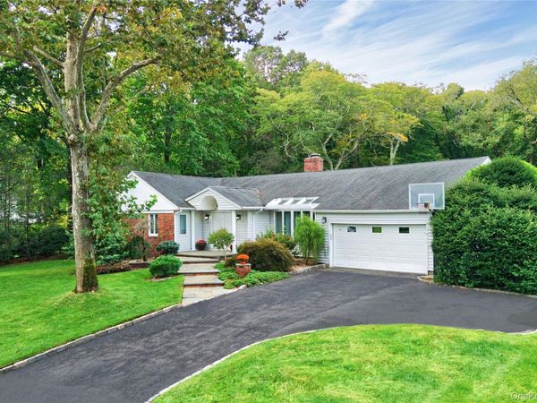14 Maplewood Lane, East Hills, NY 11576