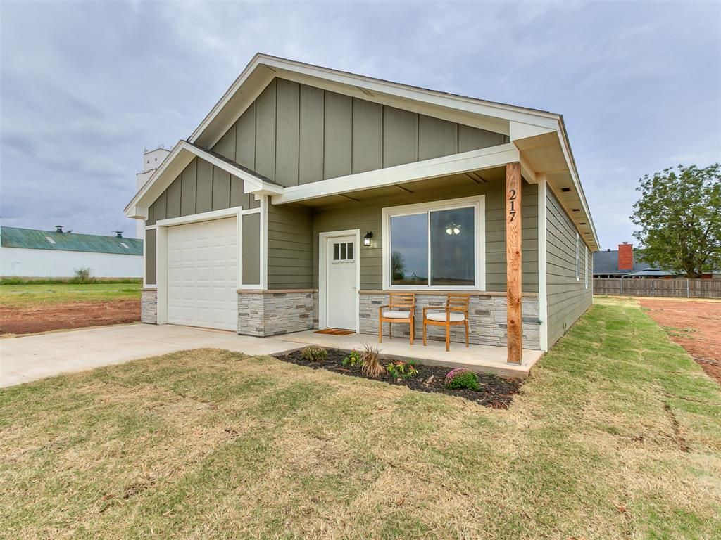 217 W Olive Street, Cashion, OK 73016 Main Photo