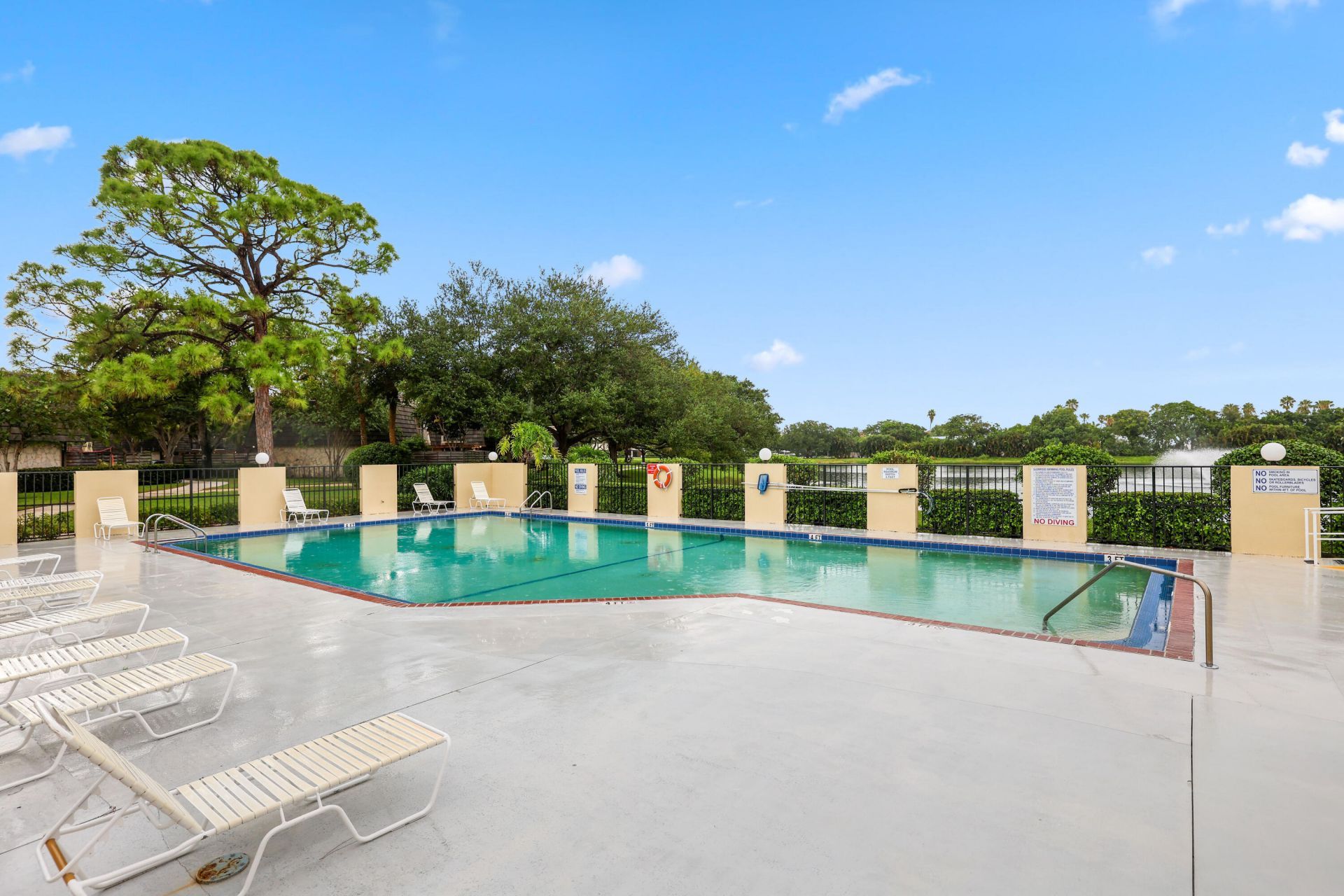 703 7th Terrace, Palm Beach Gardens, FL 33418 Photo