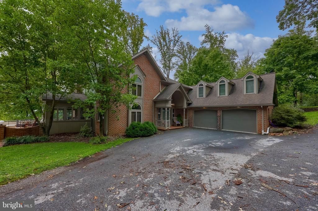 325 NETZLEY DRIVE, DENVER, PA 17517