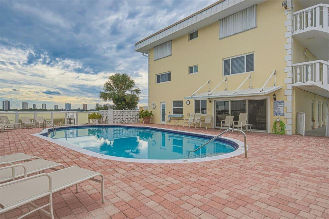 101 Doolen Court, Unit 205, North Palm Beach, FL 33408 Photo