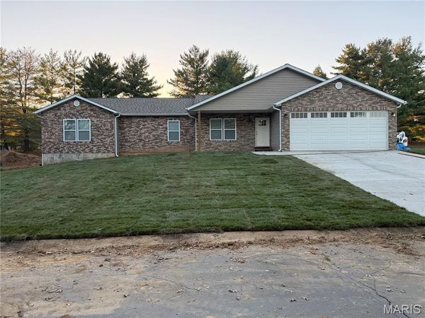 1005 Deerfield Circle , Alton, IL 62002