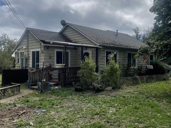130 Lombard St, Falls City, OR 97344