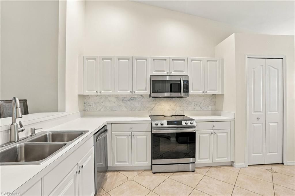 5253 Whitten Dr, Naples, FL 34104 Photo