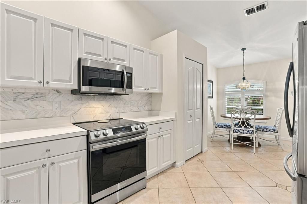 5253 Whitten Dr, Naples, FL 34104 Photo